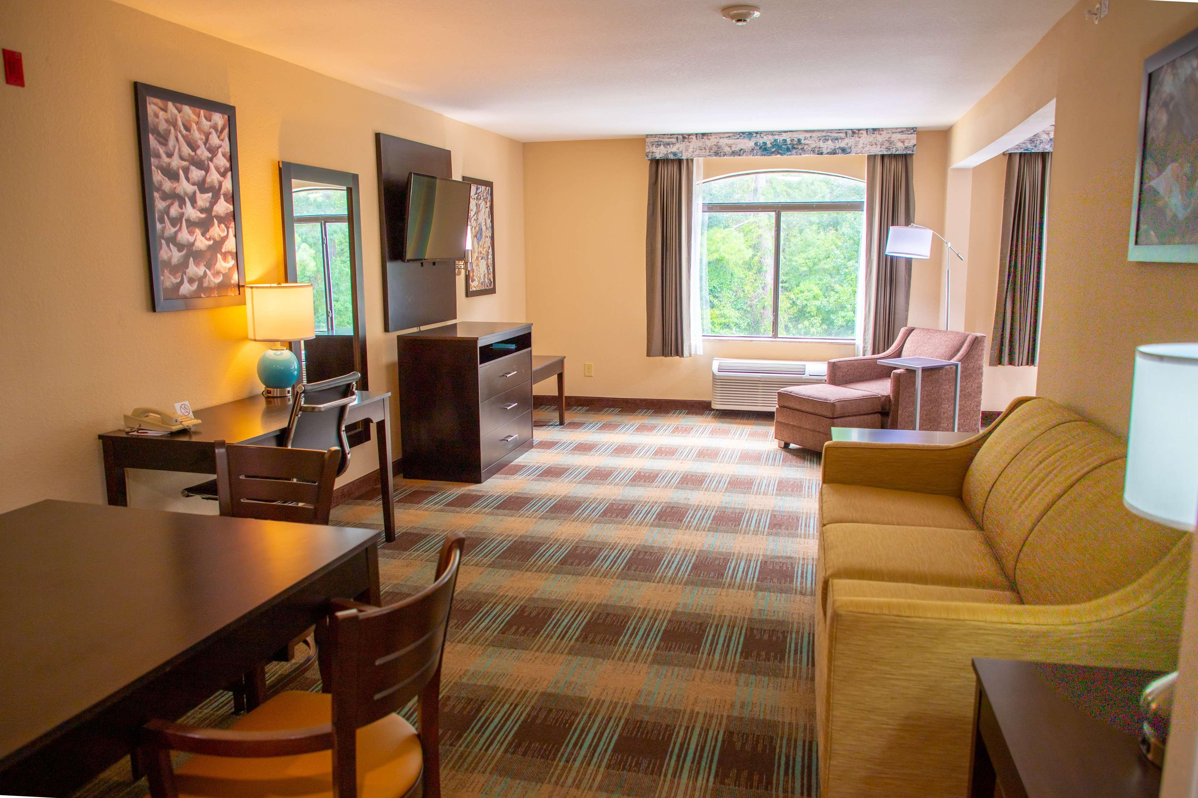 BEST WESTERN PLUS NORTH SAVANNAH HOTEL 3⋆ ::: PORT WENTWORTH, GA 